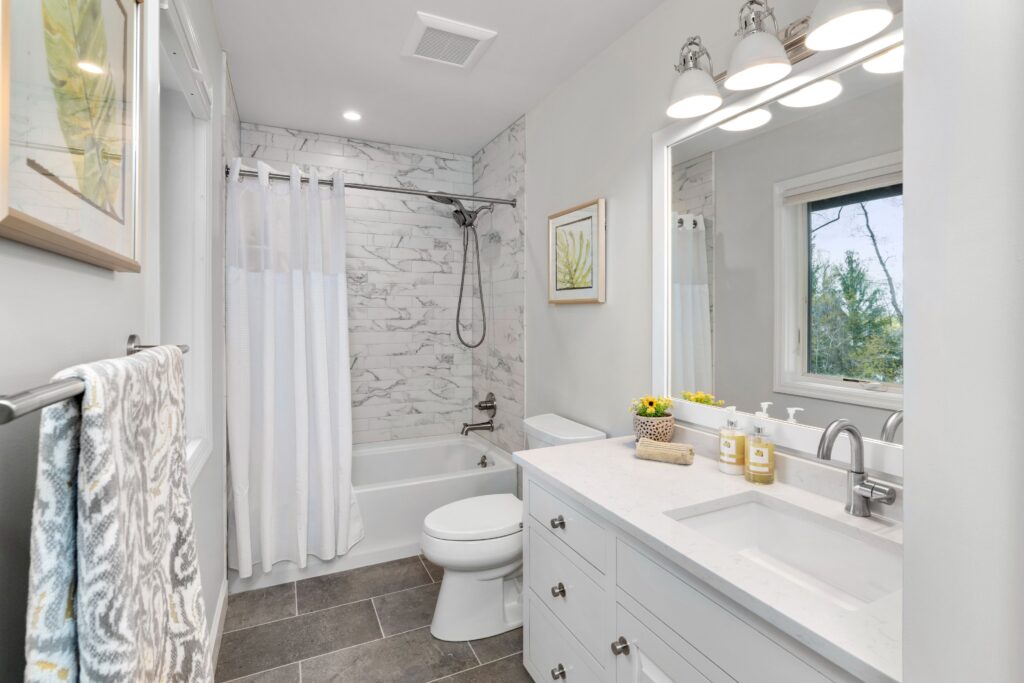 How to Make Your Hall Bathroom Seem Bigger With a Renovation - Harth